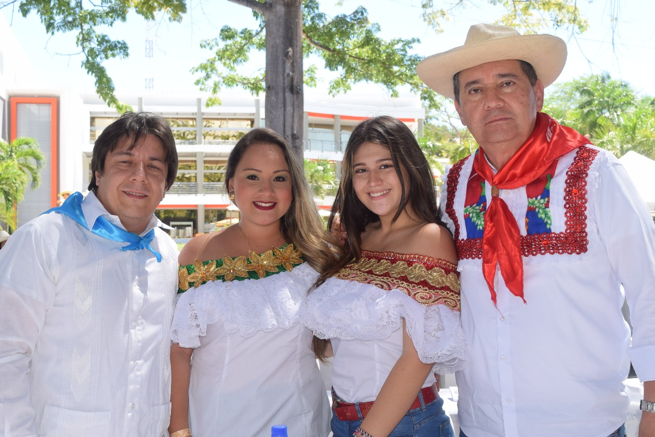 Jairo Poveda, Lina Barreto, Camila Ibagón Rangel y Orlando Ibagón Sánchez, Diputado del Dpto.